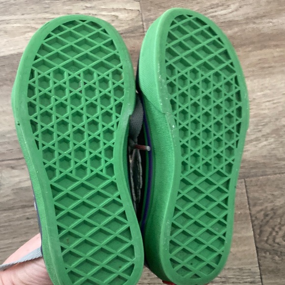 Vans Marvel Avengers Sneakers Sz 10.5 - Picture 6 of 9